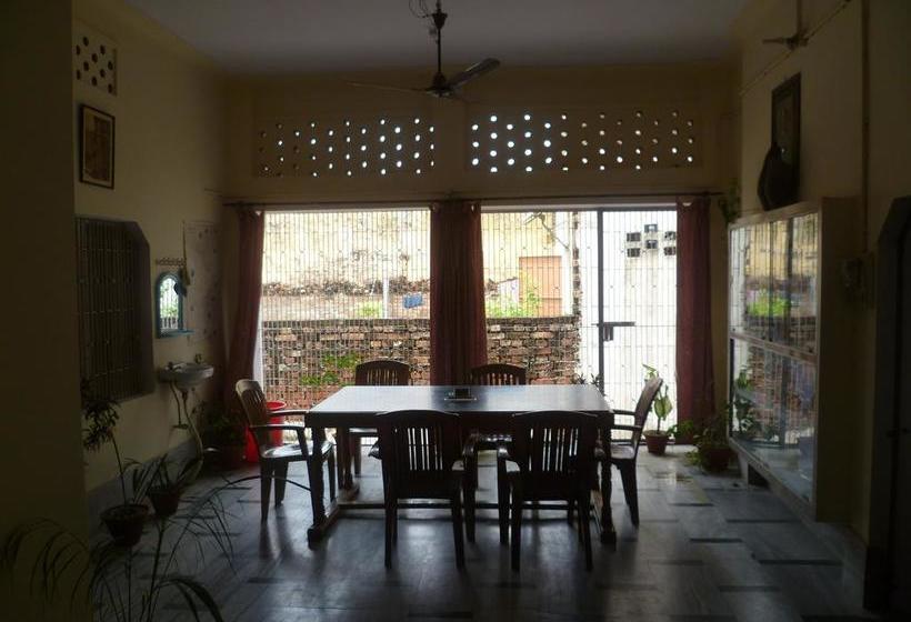 Bed and Breakfast Khushi Paying Guest House 4