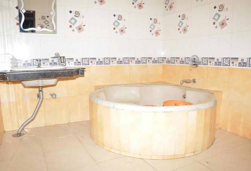 Hotel H.k. Continental 18