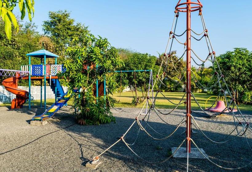 Amidhara Avezika Resort 11