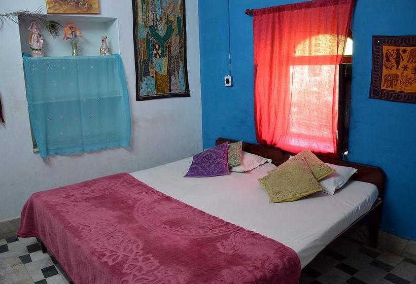 Hotel Monica Guesthouse & Safari 5