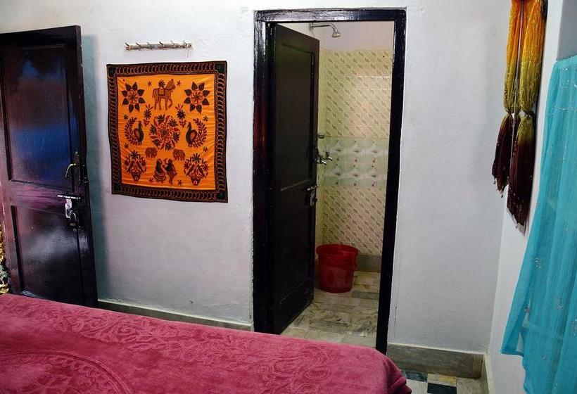 Hotel Monica Guesthouse & Safari 6