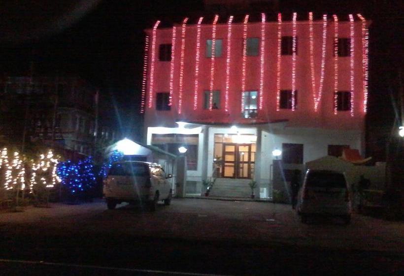 Hotel Buddha Residency 13