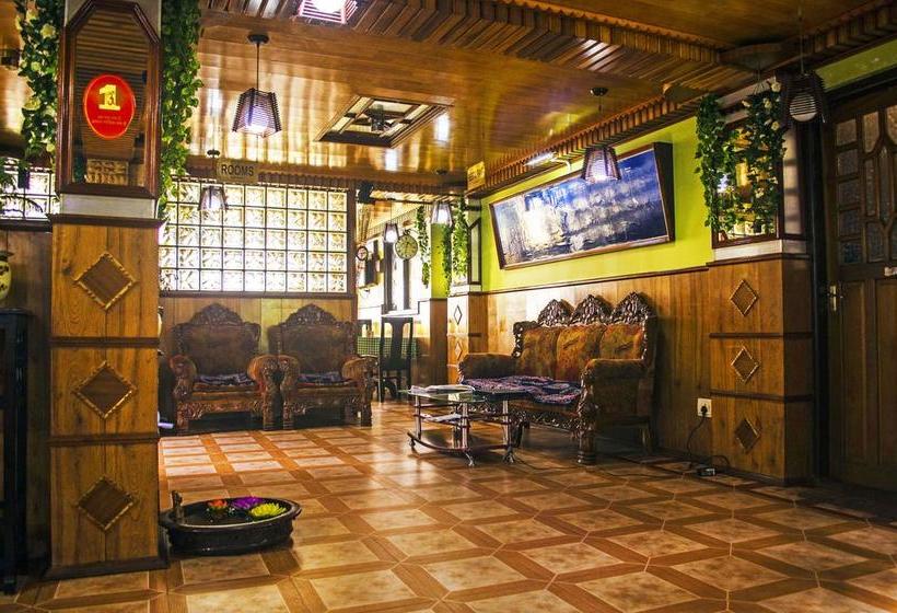 Hotel Hill Crown Retreat 1