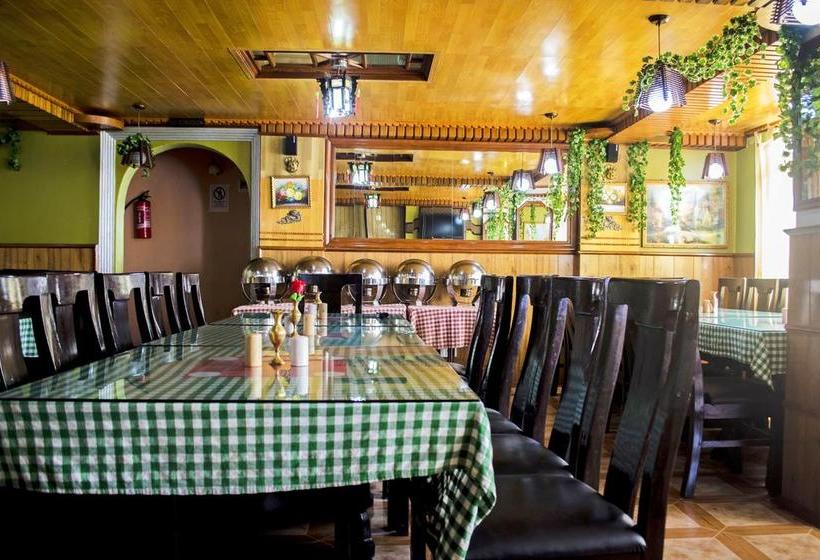 Hotel Hill Crown Retreat 16