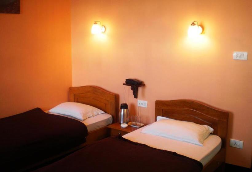 Hotel Hill Crown Retreat 20