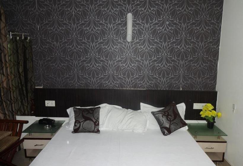 Hotel Royal Residency 12