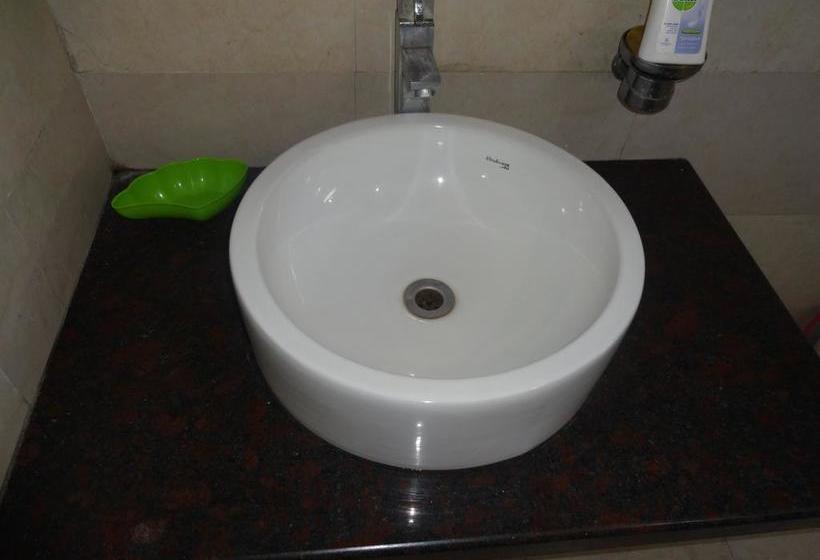 Hotel Royal Residency 13