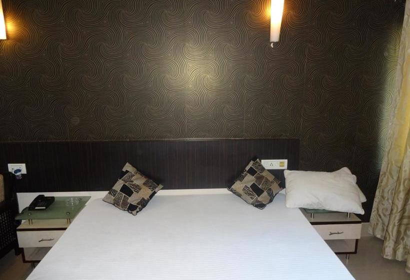 Hotel Royal Residency 6