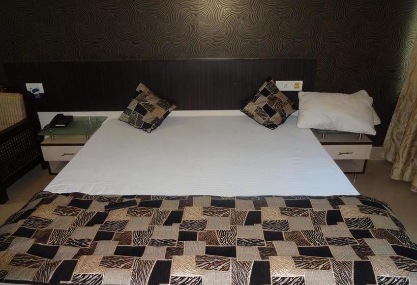 Hotel Royal Residency 8