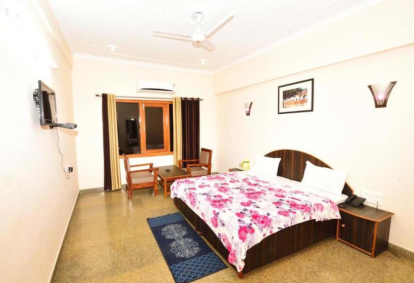 Geetanjali Hotel & Motel 2