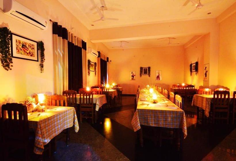 Geetanjali Hotel & Motel 5