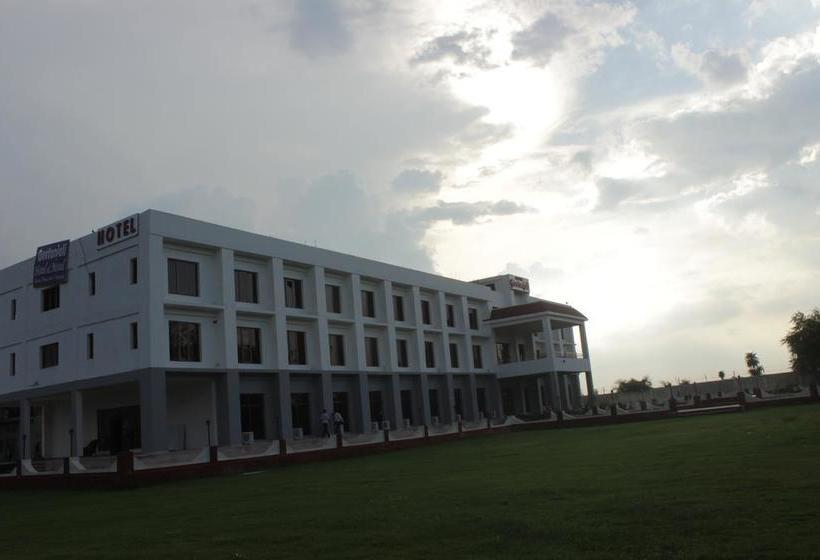 Geetanjali Hotel & Motel 7