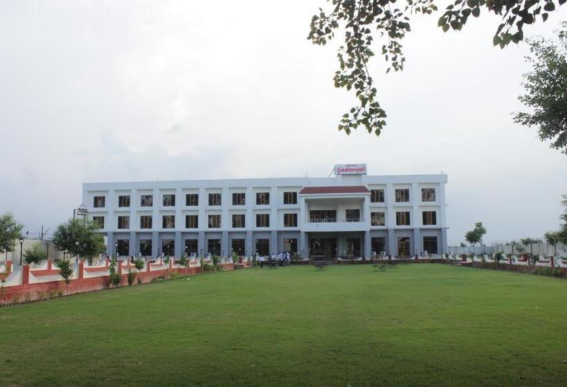 Geetanjali Hotel & Motel 9