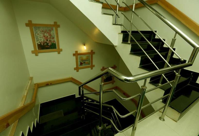 Hotel Al Woodlands Residency 14