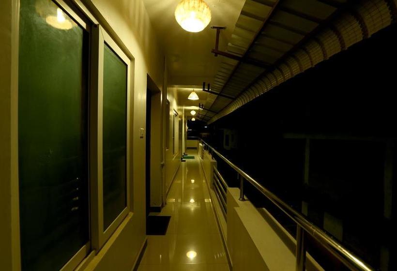 Hotel Al Woodlands Residency 15