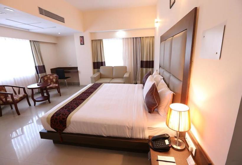 Hotel The Contour 10