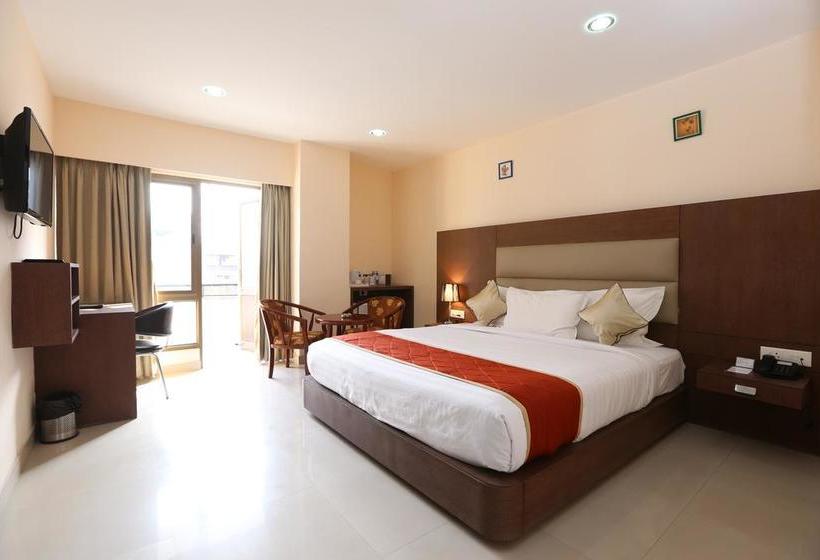 Hotel The Contour 11