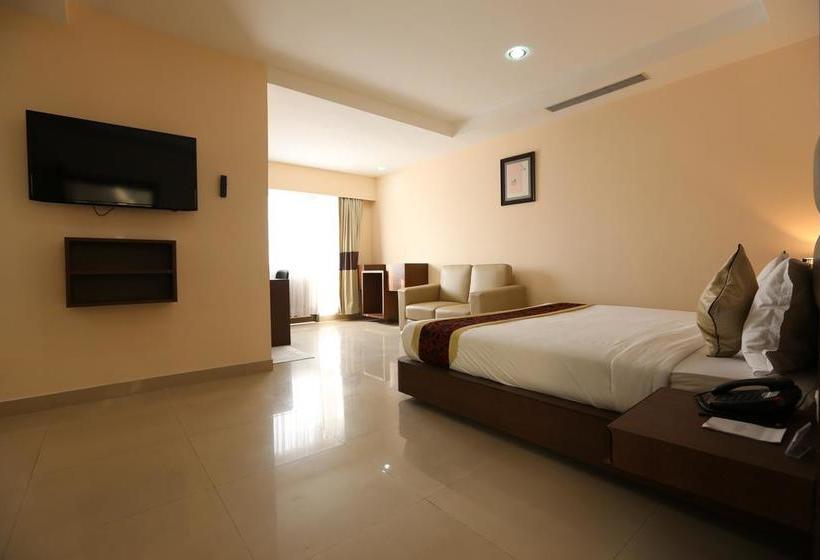 Hotel The Contour 12