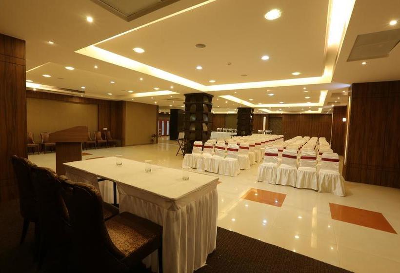 Hotel The Contour 13