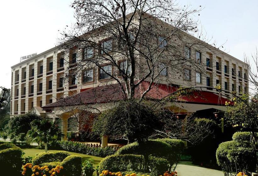 Hotel The Atrium On The Greens 1