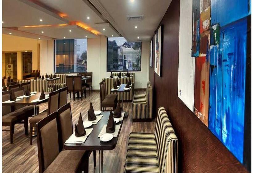 Hotel The Atrium On The Greens 10