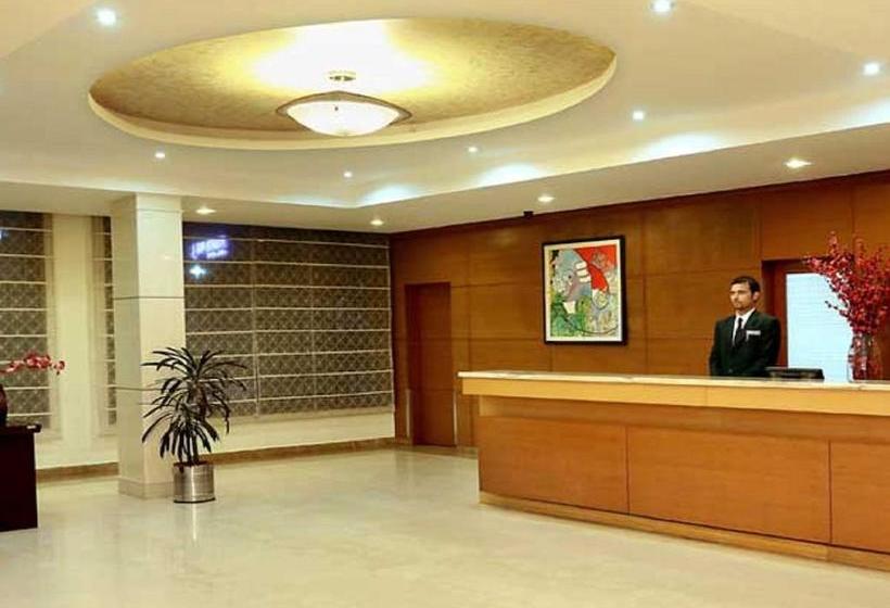 Hotel The Atrium On The Greens 11