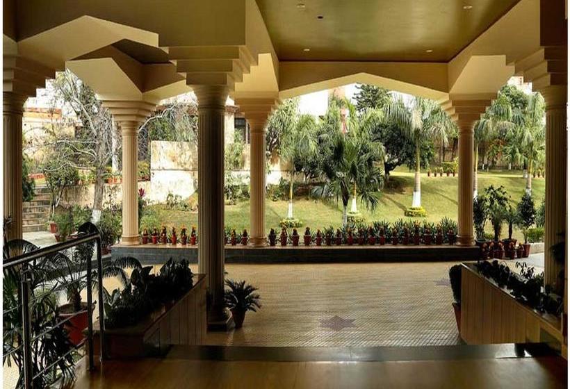 Hotel The Atrium On The Greens 12