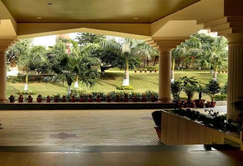 Hotel The Atrium On The Greens 17