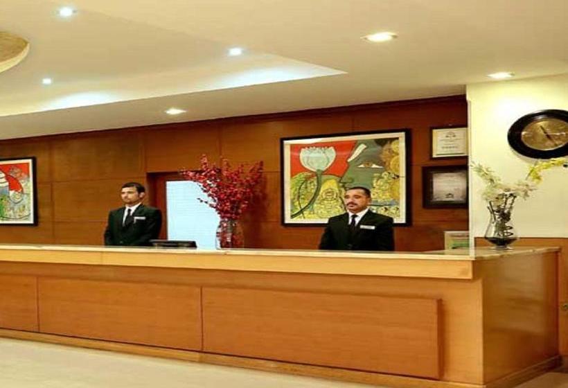 Hotel The Atrium On The Greens 18