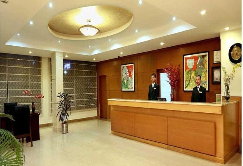 Hotel The Atrium On The Greens 7