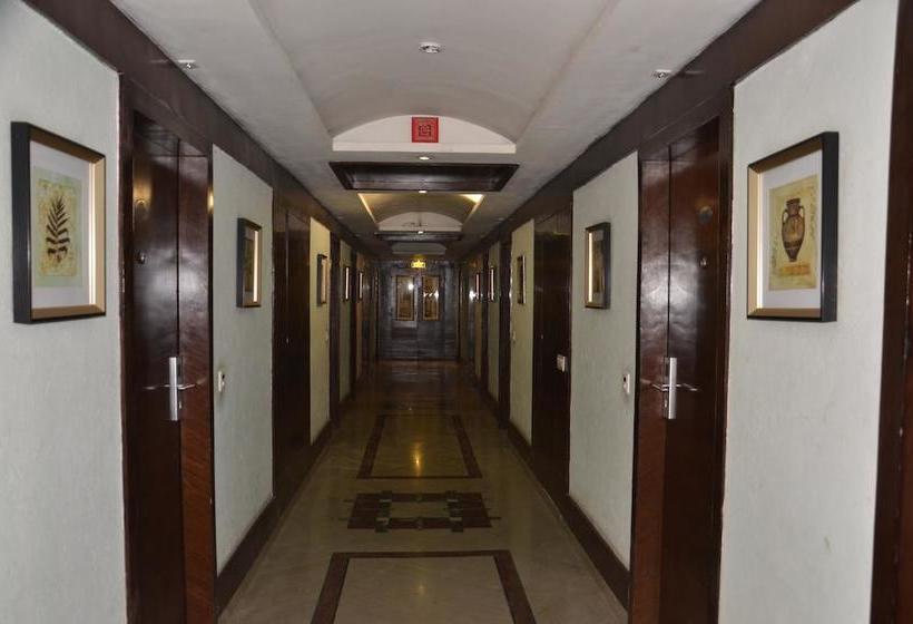 Ark Hotel & Resorts 10