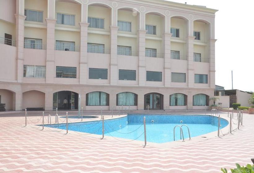 Ark Hotel & Resorts 6