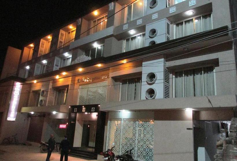 Hotel The Sapphire Grand 1