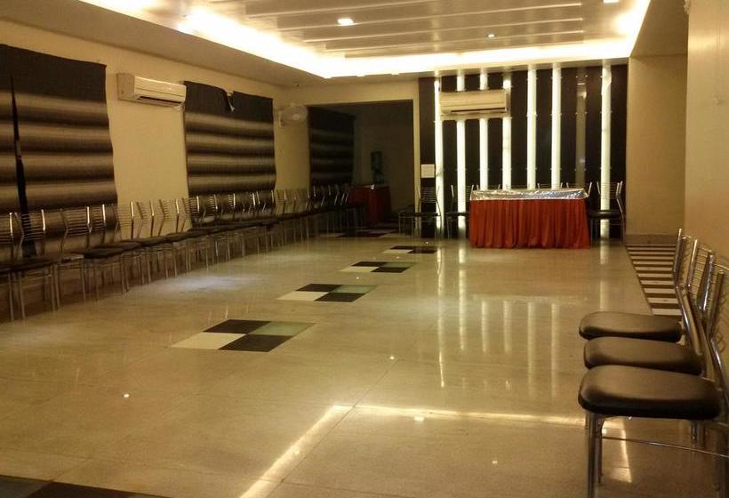 Hotel The Sapphire Grand 11