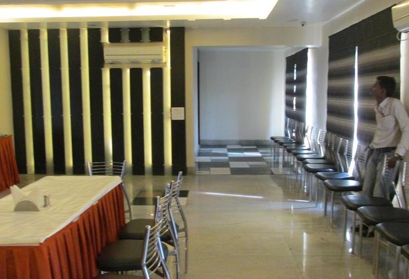 Hotel The Sapphire Grand 12