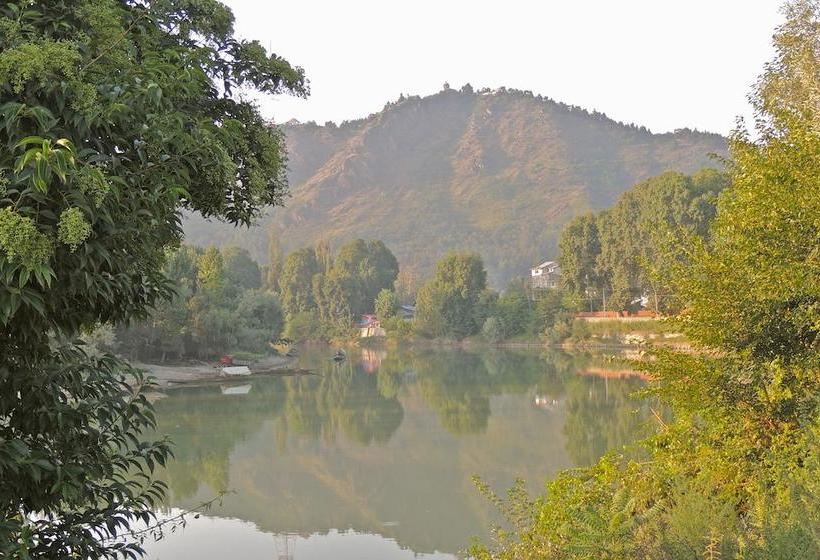 Apple Orchid Resort 9