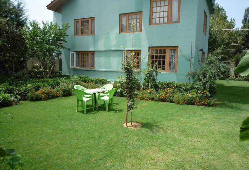 Bed and Breakfast Snow Leopard Lodge 1