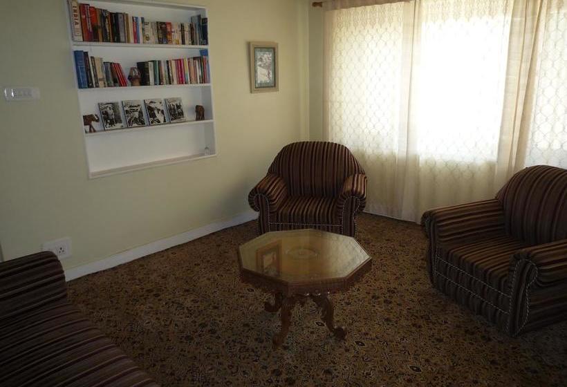 Bed and Breakfast Snow Leopard Lodge 12