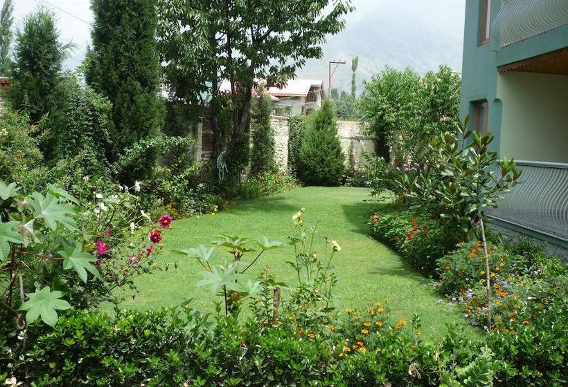 Bed and Breakfast Snow Leopard Lodge 13