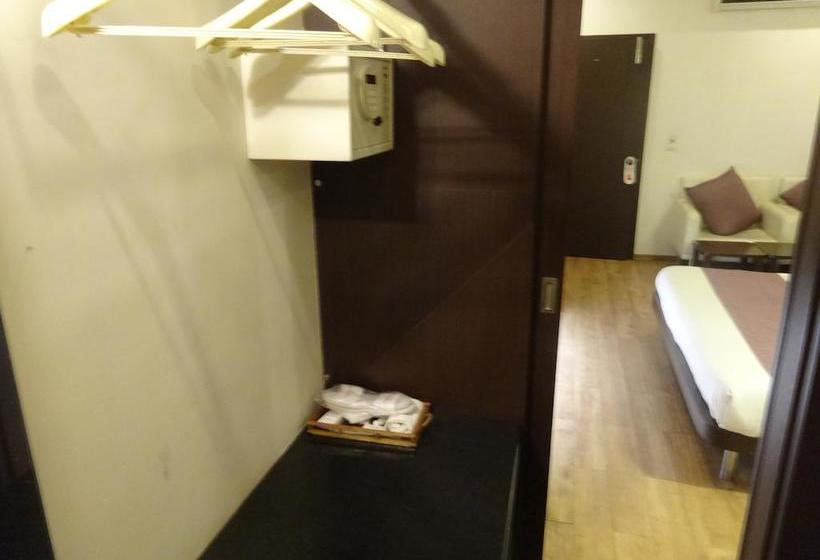 Hotel Saluja Residency New Amber Bar & Restraurant 20