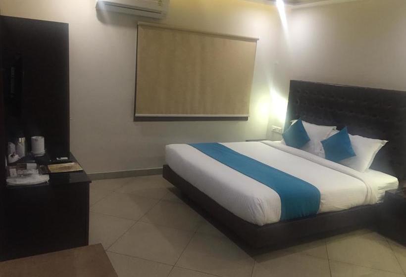 Hotel Saluja Residency New Amber Bar & Restraurant 3