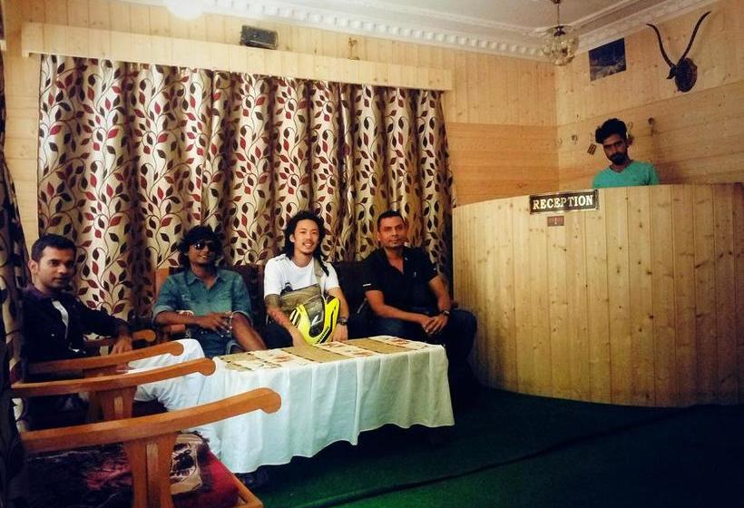 Hotel Kashmir Inn 9