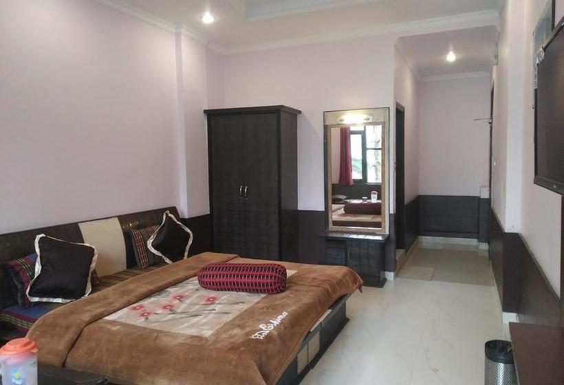 Hotel Holiday Hill 12