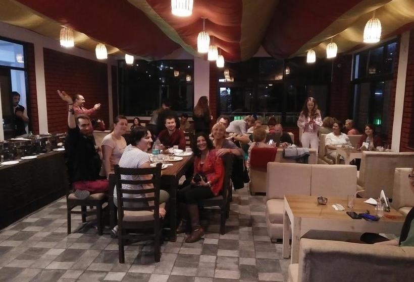 Hotel Holiday Hill 13