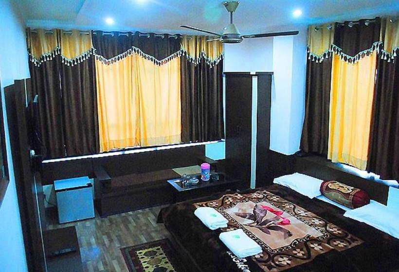 Hotel Holiday Hill 18