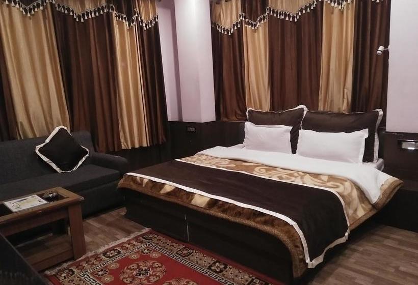 Hotel Holiday Hill 4