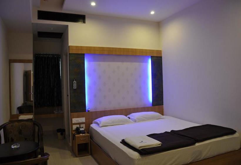 Hotel Athidi Grand 12