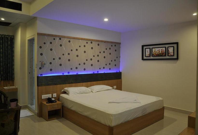 Hotel Athidi Grand 13
