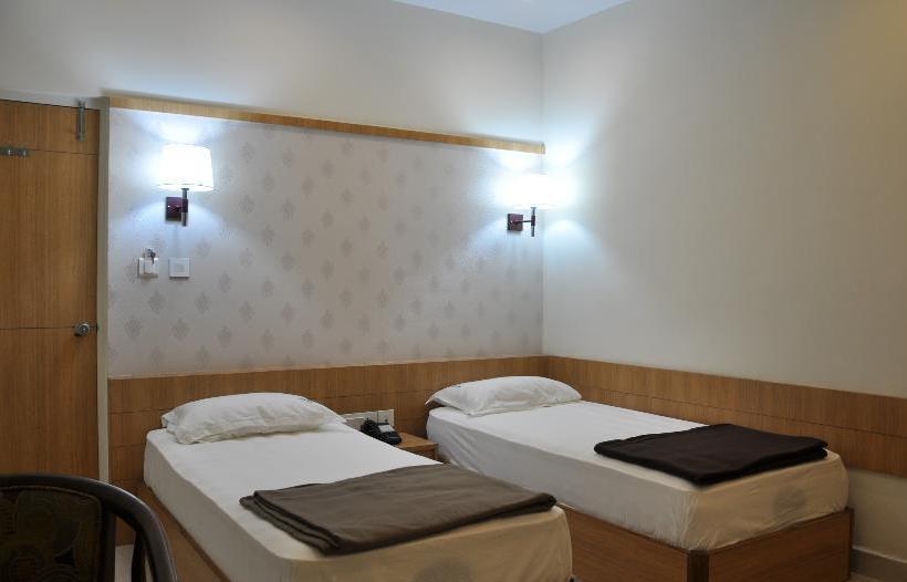 Hotel Athidi Grand 4