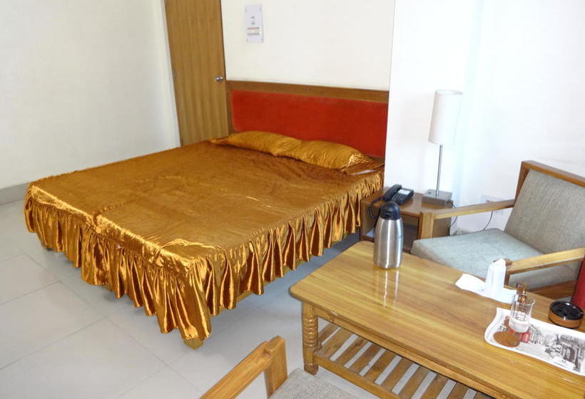 Hotel Harisons Continental 4